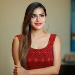 Ashu Reddy Instagram - Our words are closely heard by God, so better pray and not prey. 🙆🏻‍♀️🔥♥️ #ashureddy #godisgood #gratitude #kindnesshelps @naveen_photography_official @hairstylistravi