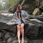 Ashu Reddy Instagram - Travel to work places!! ♥️✈️💯 #getaway #naturetherapy #alonetime 😊☀️ #ashureddysexy
