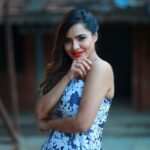 Ashu Reddy Instagram - Sayyy teeeeth!!! 😬 #ashureddy #laughwhenyouhaveteeth #smilealways #bekind #photodump @naveen_photography_official ♥️👹
