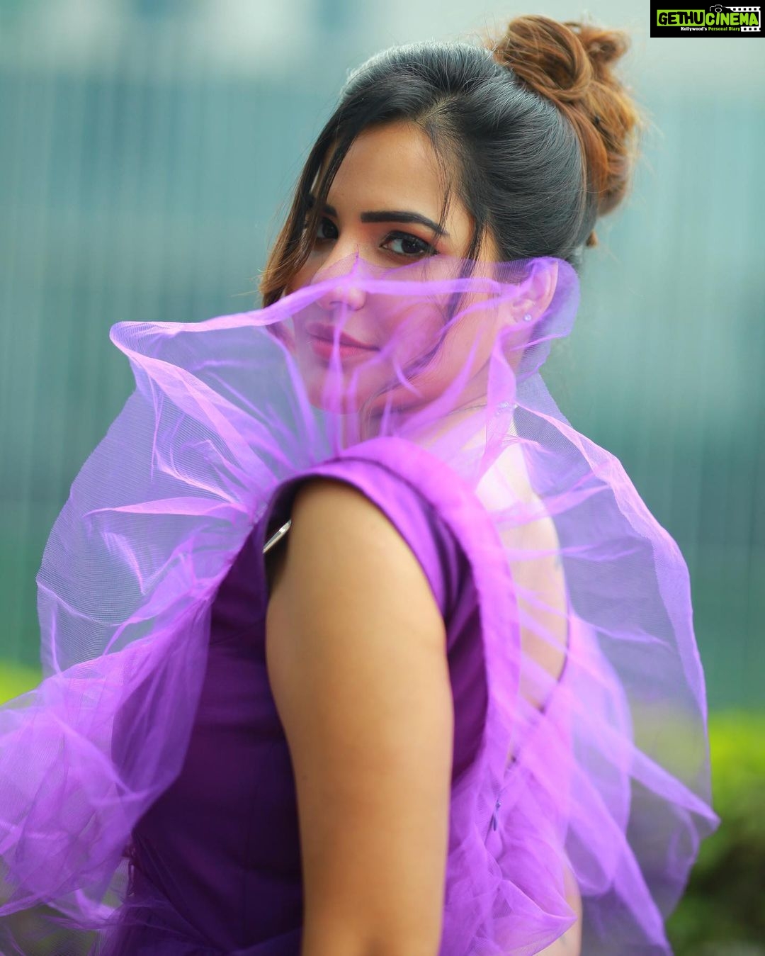 Ashu Reddy Instagram - Ecstatically peaceful 💗🤗 #ashureddy #photooftheday @hairstylistravi @jahnavivarmalabel @naveen_photography_official 👹
