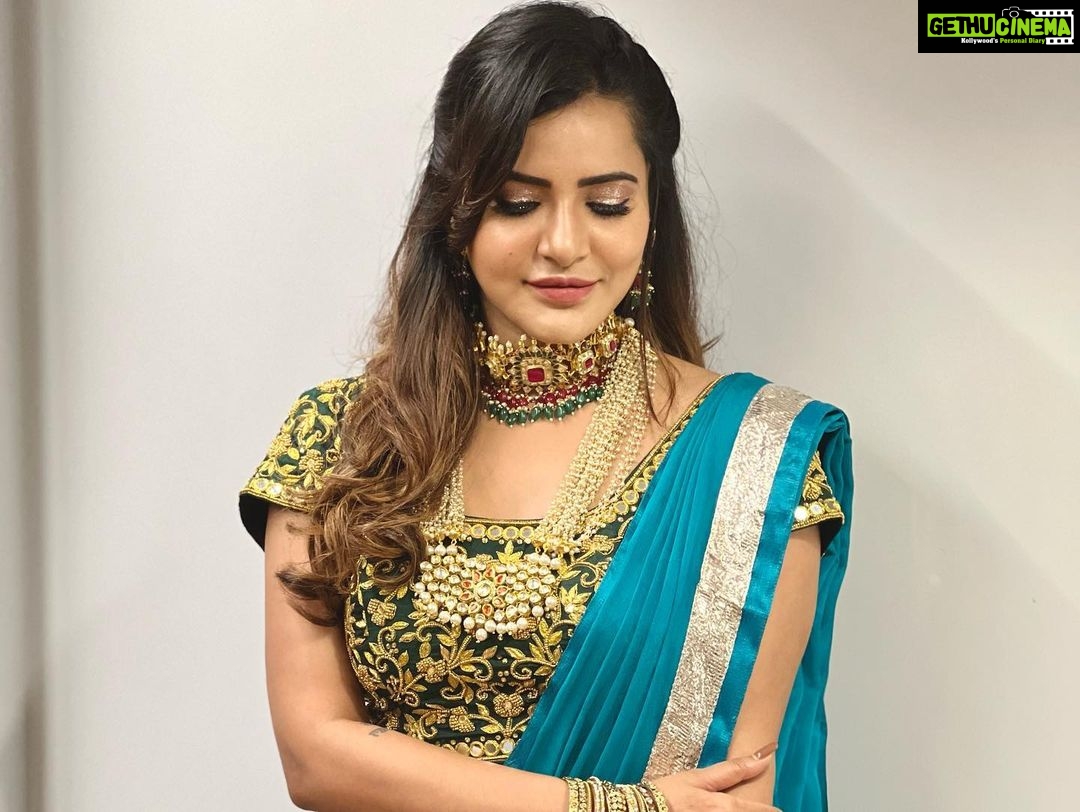 Ashu Reddy Instagram - Maybe this is called Love 💗 feeling blessed to meet you all here at Rajamundry today♥️ #ashureddy #events #grateful #thankful Rajahmundry