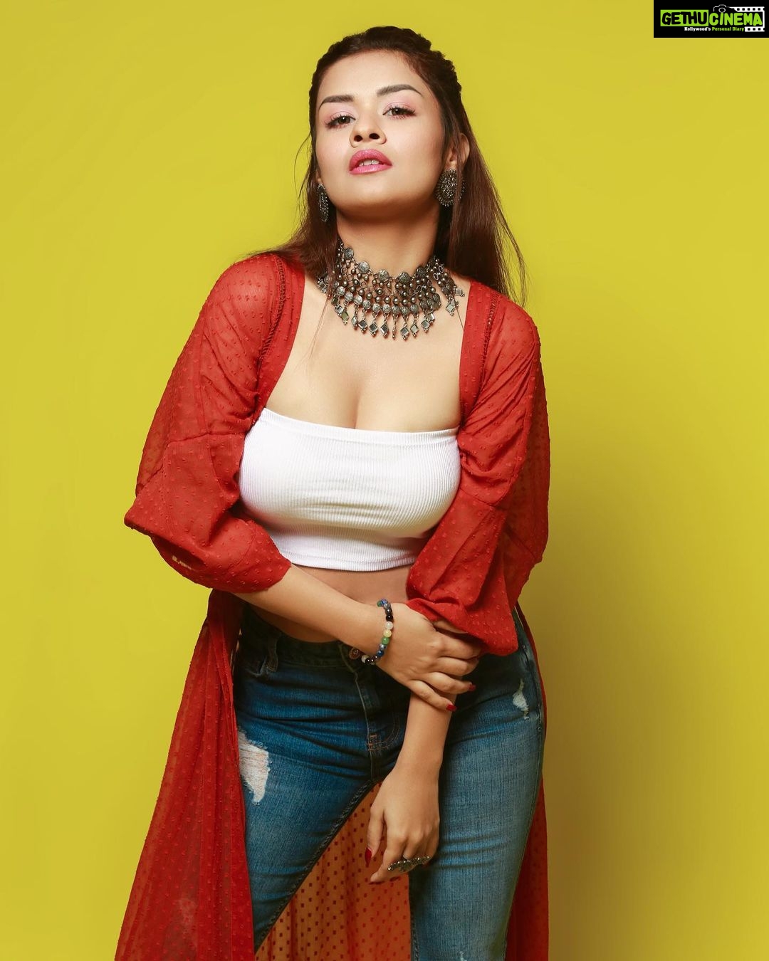 Avneet Kaur Instagram - Kesariyo rang promotions day 1 ๐งก๐โจ ๐ธ- @photoeekaysid