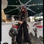 Avneet Kaur Instagram – She designed a life she loves.🖤☕️ 

Wearing- @zara @hm 
Boots- @louisvuitton 
Bag- @gucci 
Shades- @versace 
Belt- @gucci 
📸- @krupalakhanii.16 Büyükada