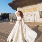 Avneet Kaur Instagram - Maula mere maula mere playing in the background 🕊🤍 @turkiyetourism_in @goturkiye Outfit :- @asopalav Styling :- @stylingcityy 📸- @krupalakhanii.16