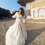 Avneet Kaur Instagram - Maula mere maula mere playing in the background 🕊🤍 @turkiyetourism_in @goturkiye Outfit :- @asopalav Styling :- @stylingcityy 📸- @krupalakhanii.16