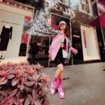 Avneet Kaur Instagram - Hey Turkey 💕🌸👛 @goturkiye @turkiyetourism_in Wearing- @zara Shoes- @nike Bag- @prada Scarf- @louisvuitton Cap- @jumpman23 Stylist- @akankshakawediastyle Istanbul, Turkey