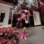 Avneet Kaur Instagram - Hey Turkey 💕🌸👛 @goturkiye @turkiyetourism_in Wearing- @zara Shoes- @nike Bag- @prada Scarf- @louisvuitton Cap- @jumpman23 Stylist- @akankshakawediastyle Istanbul, Turkey