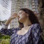 Avneet Kaur Instagram - Suhana safar aur ye mausam haseen♥️ Wearing- @sunehrikali @vblitzcommunications