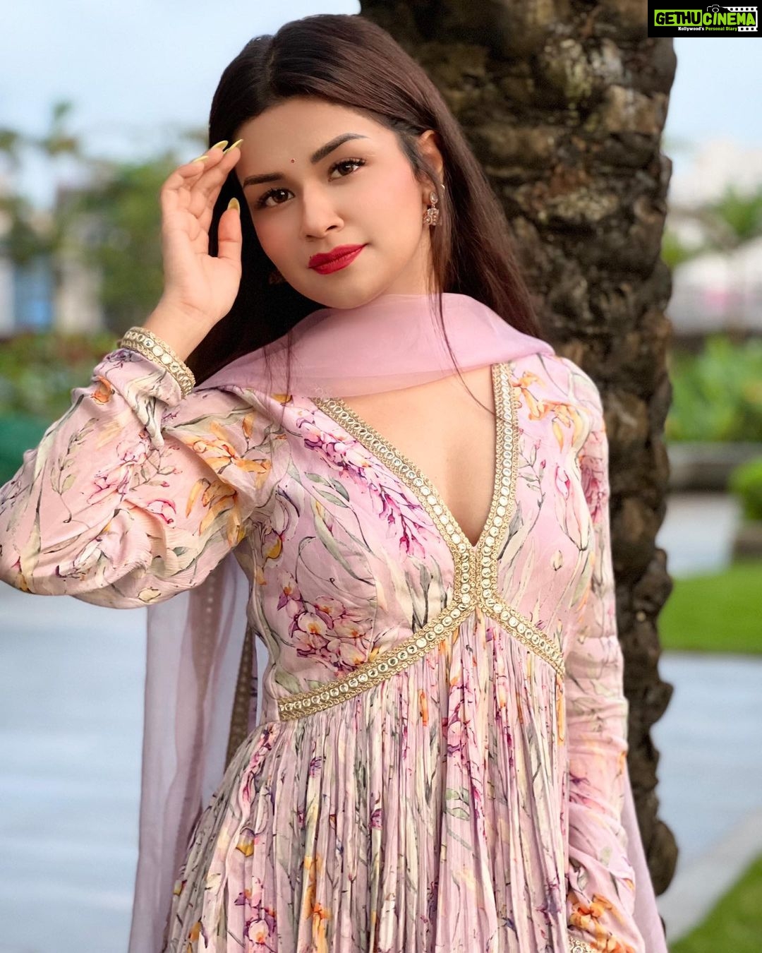 Avneet Kaur Instagram - Sabar kar… Apna kissa nahi kahani hai 💕✨