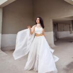 Avneet Kaur Instagram - Happy Ganesh Chaturthi ❤️✨ Outfit : @rjbyrajat PR: @digitallydiksha