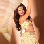 Avneet Kaur Instagram - Kitni haseen yeh mulaqaatein hain…. Un se bhi pyaari teri baatein hain….❤️✨