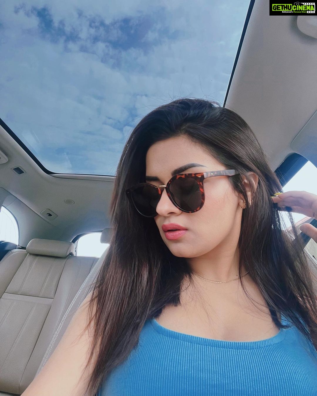 Avneet Kaur Instagram - For tomorrow may rain So I’ll follow the sun ☀️💙 Wearing- @tomberamoureuxin 🕶- @thetintedstory
