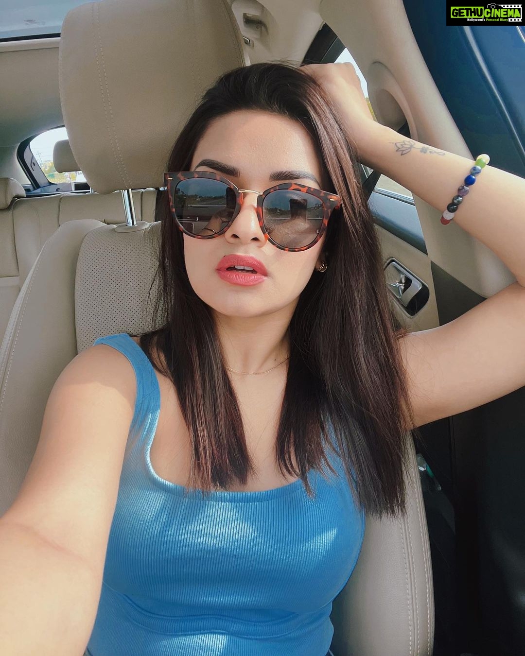 Avneet Kaur Instagram - For tomorrow may rain So I’ll follow the sun ☀️💙 Wearing- @tomberamoureuxin 🕶- @thetintedstory