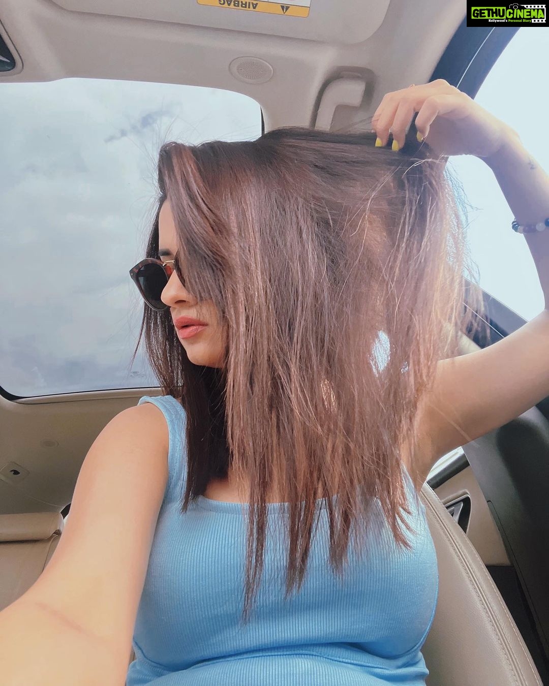 Avneet Kaur Instagram - For tomorrow may rain So I’ll follow the sun ☀️💙 Wearing- @tomberamoureuxin 🕶- @thetintedstory