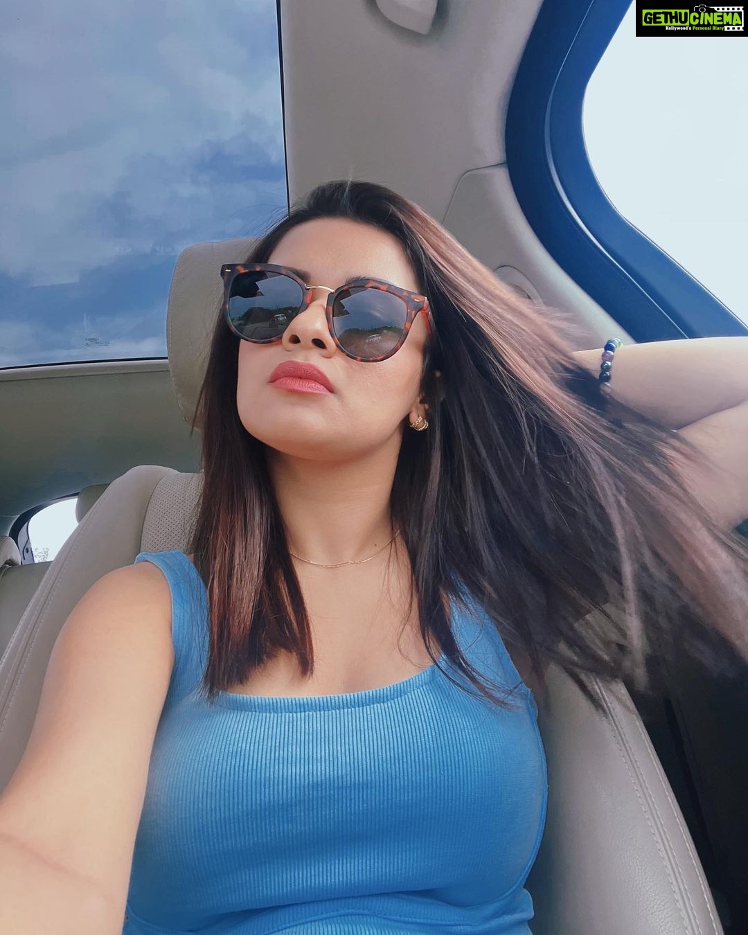 Avneet Kaur Instagram - For tomorrow may rain So I’ll follow the sun ☀️💙 Wearing- @tomberamoureuxin 🕶- @thetintedstory