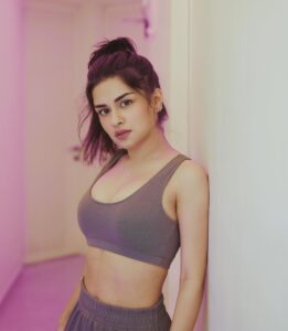 Avneet Kaur Instagram - I’d rather inspire than impress.💜

Wearing- @burger.bae