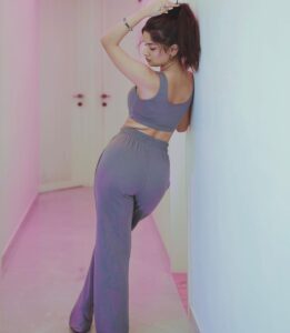 Avneet Kaur Instagram - I’d rather inspire than impress.💜

Wearing- @burger.bae