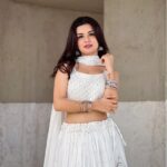 Avneet Kaur Instagram - Happy Ganesh Chaturthi ❤️✨ Outfit : @rjbyrajat PR: @digitallydiksha