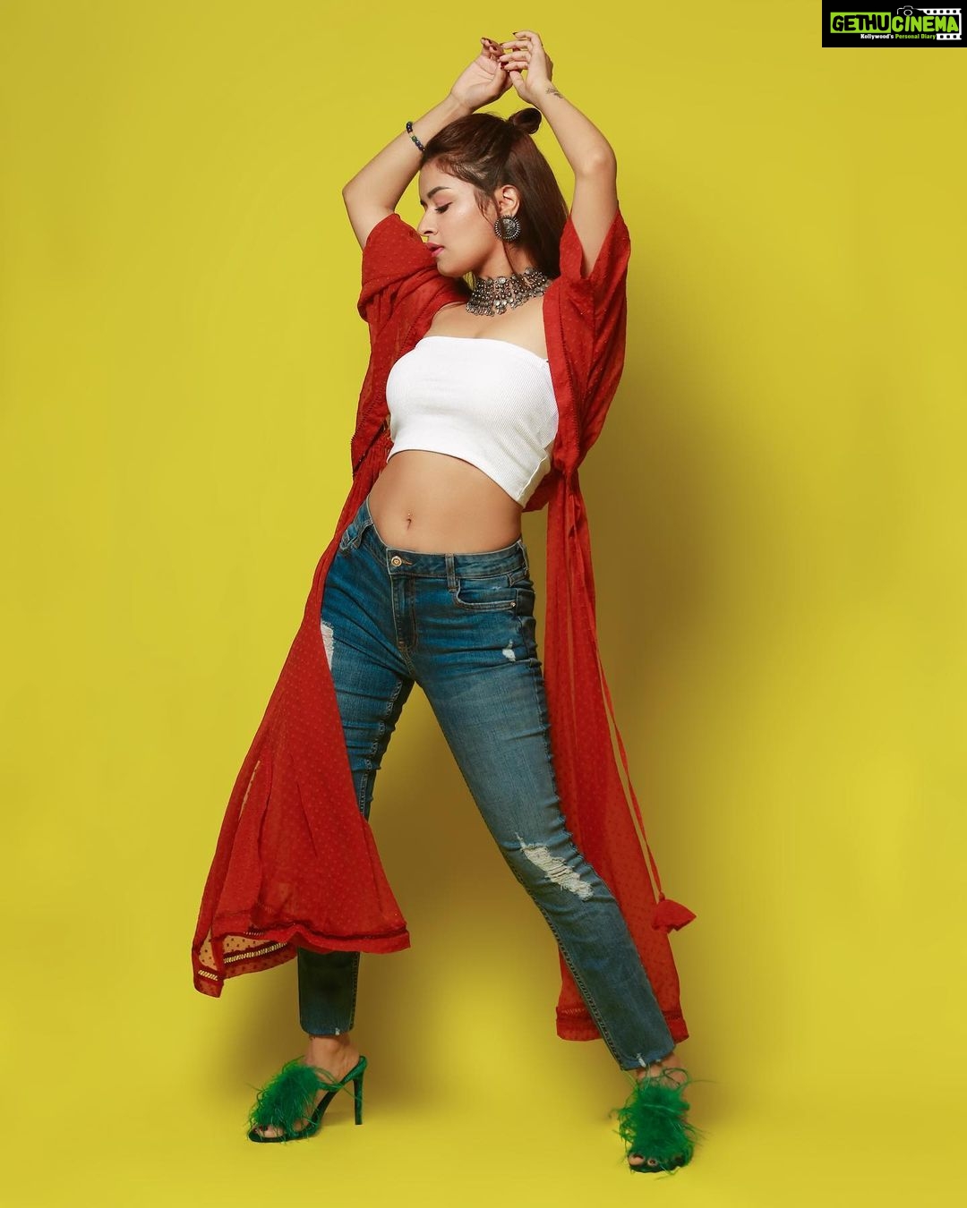 Avneet Kaur Instagram - Kesariyo rang promotions day 1 ๐งก๐โจ ๐ธ- @photoeekaysid