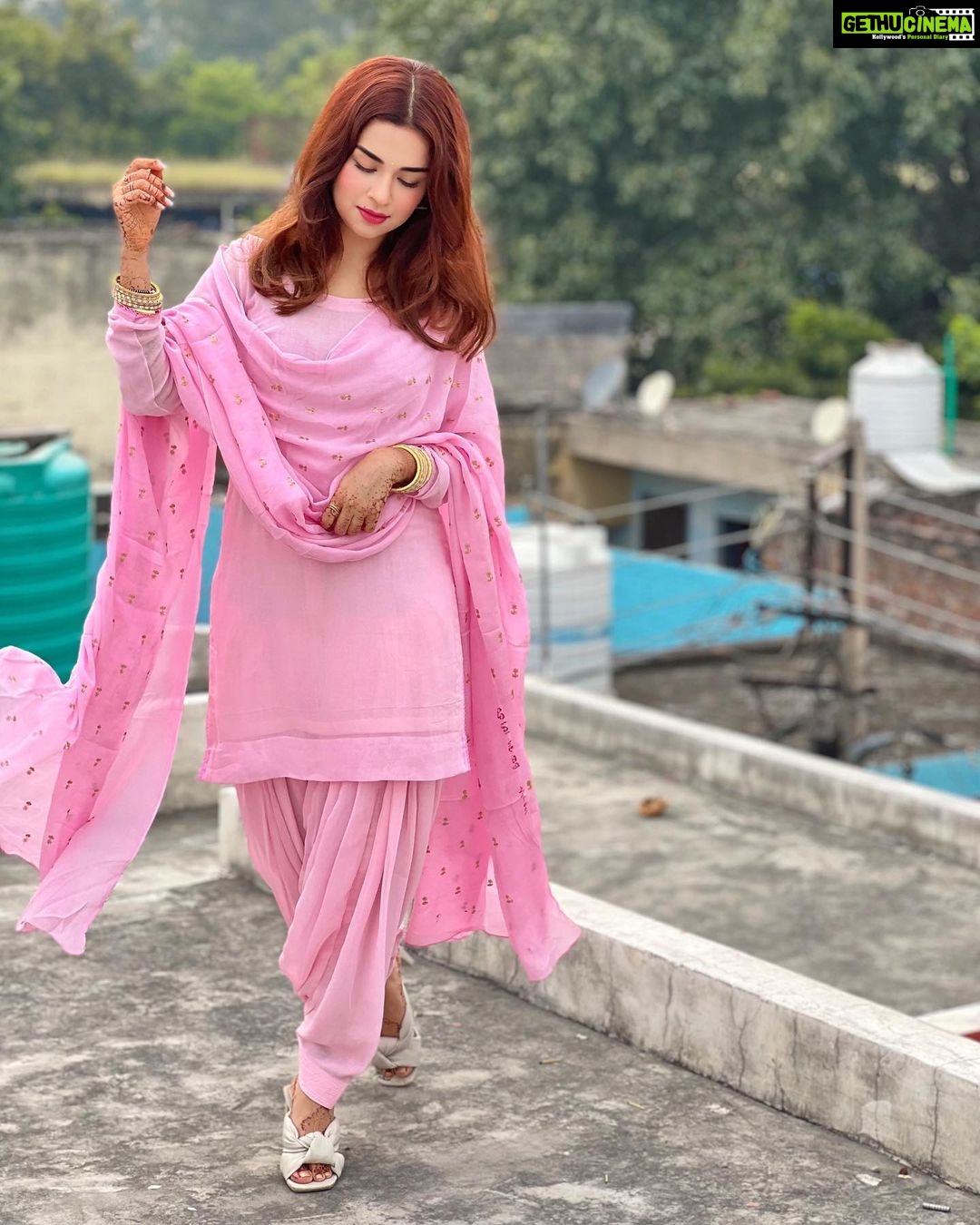 Avneet Kaur Instagram - Ambarsariya mundeya ve kachiya kaliyaan na tod 🕊💓✨ Punjab
