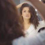 Avneet Kaur Instagram – I ain’t talkin bout you I’m talking to my own reflection 💗💜🌸💕✨
#throwback #opposhoot