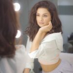 Avneet Kaur Instagram – I ain’t talkin bout you I’m talking to my own reflection 💗💜🌸💕✨
#throwback #opposhoot