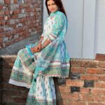 Avneet Kaur Instagram - Nain ta heere warge 💙🤍✨ #nofilter Wearing- @everbloomindia @oakpinionpr Punjab