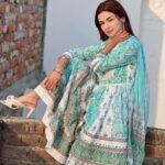 Avneet Kaur Instagram - Nain ta heere warge 💙🤍✨ #nofilter Wearing- @everbloomindia @oakpinionpr Punjab