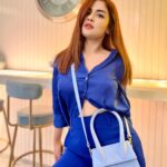 Avneet Kaur Instagram - Indiaaaaa indiaaaaa 💙🇮🇳😍❤️🥹🔥 Outfit: @neofaaofficial Bag: @jacquemus Stylist: @styling.your.soul