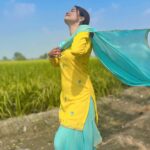 Avneet Kaur Instagram – Jatti Nu Ve Thodd Koi Na
Pyaar Tere Bina Jatta Load Koi Na 💙🌞🌾 #throwback #punjab2022

Outfit: @lavanyathelabel
Stylist: @styling.your.soul Punjab