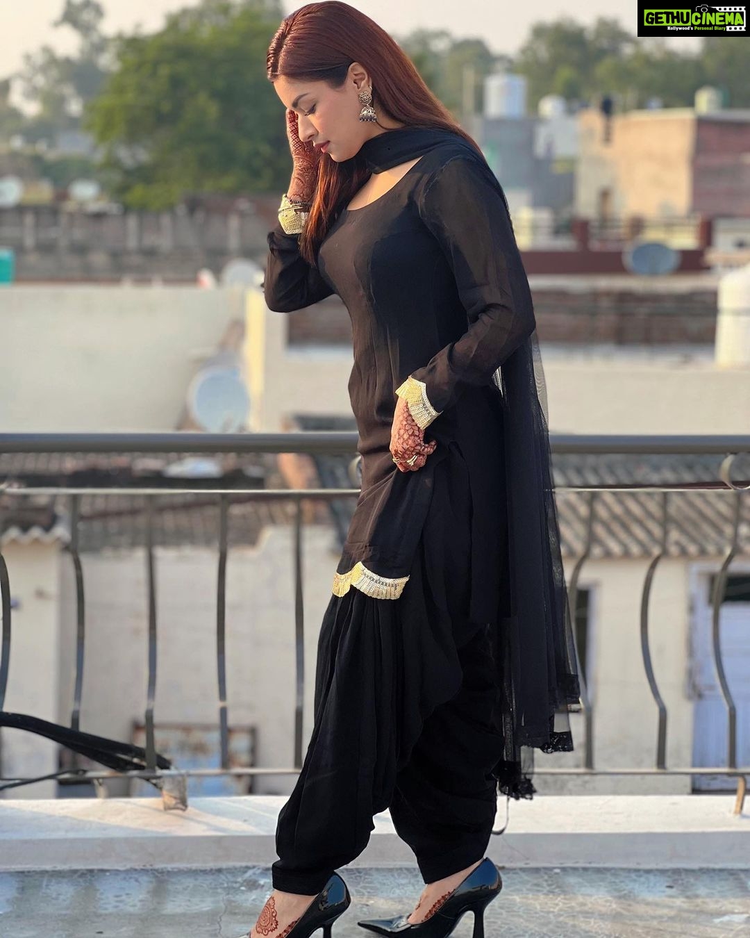 Avneet Kaur Instagram - Takda Hi Jawan Inna Tainu Chahwanđź–¤ Punjab