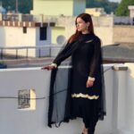 Avneet Kaur Instagram - Takda Hi Jawan Inna Tainu Chahwan🖤 Punjab
