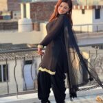 Avneet Kaur Instagram - Takda Hi Jawan Inna Tainu Chahwan🖤 Punjab