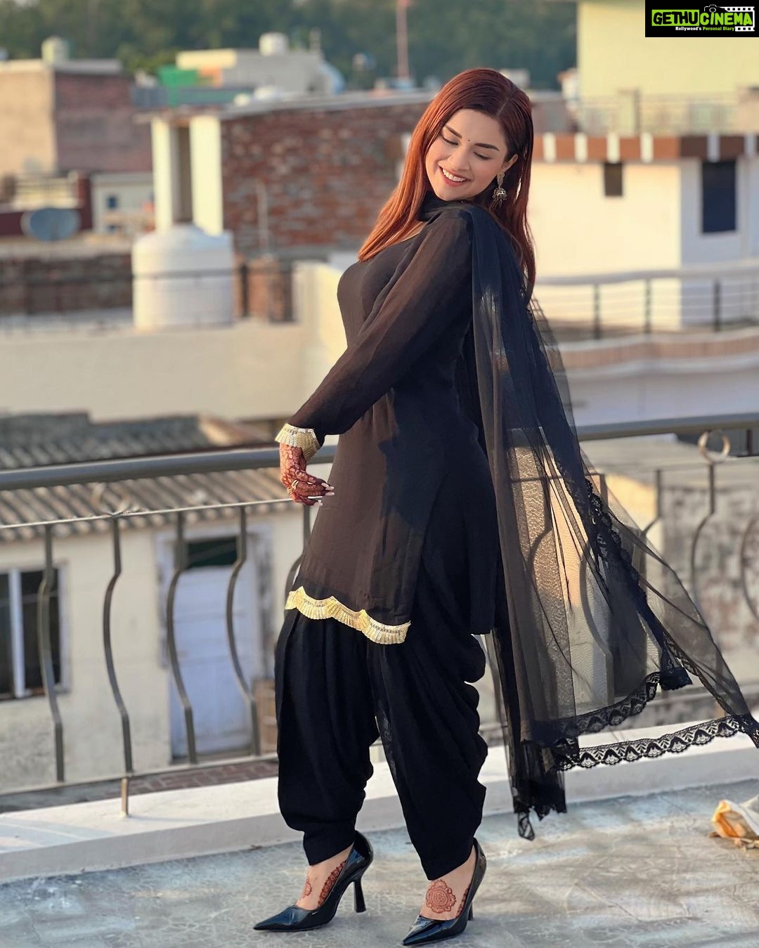 Avneet Kaur Instagram - Takda Hi Jawan Inna Tainu Chahwanđź–¤ Punjab