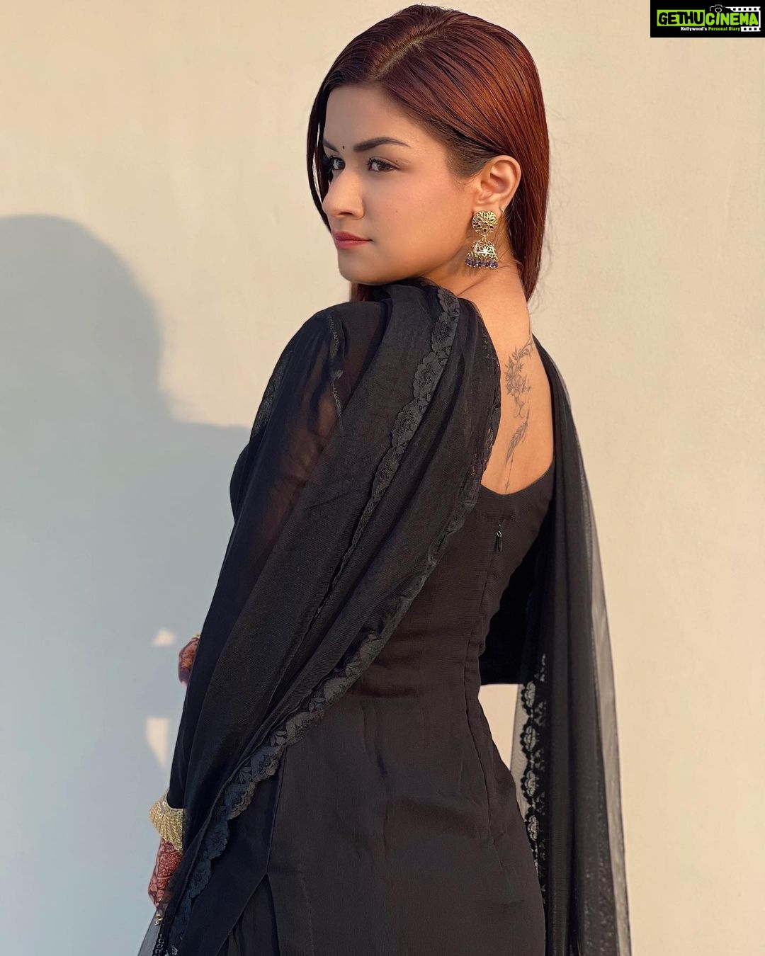 Avneet Kaur Instagram - Takda Hi Jawan Inna Tainu Chahwanđź–¤ Punjab