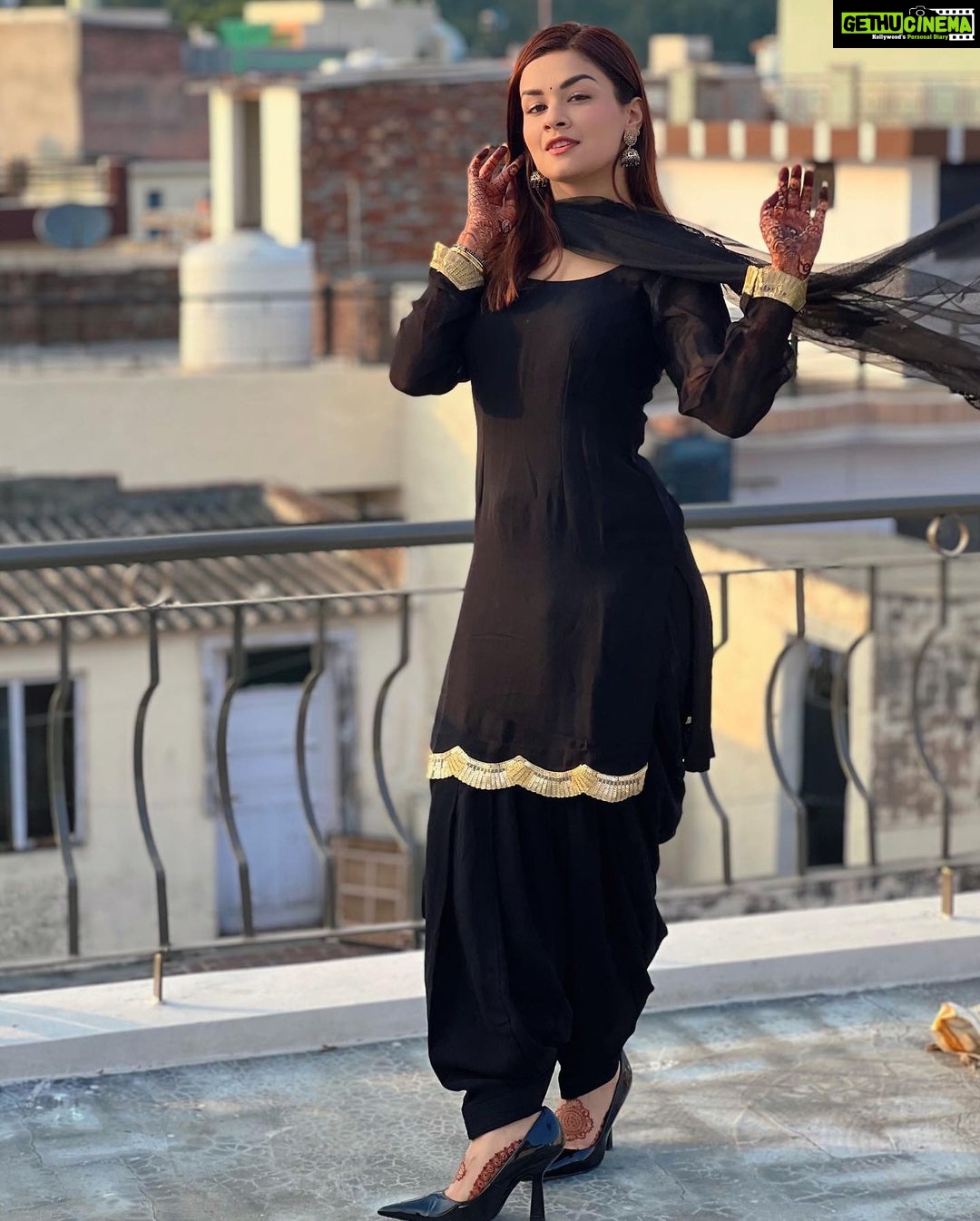 Avneet Kaur Instagram - Takda Hi Jawan Inna Tainu Chahwanđź–¤ Punjab