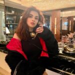 Avneet Kaur Instagram - You used to call me on my….☎️🖤♥️ Coat- @burger.bae Antalya, Turkey