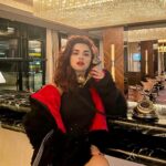 Avneet Kaur Instagram - You used to call me on my….☎️🖤♥️ Coat- @burger.bae Antalya, Turkey