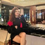 Avneet Kaur Instagram - You used to call me on my….☎️🖤♥️ Coat- @burger.bae Antalya, Turkey