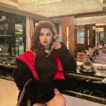 Avneet Kaur Instagram - You used to call me on my….☎️🖤♥️ Coat- @burger.bae Antalya, Turkey