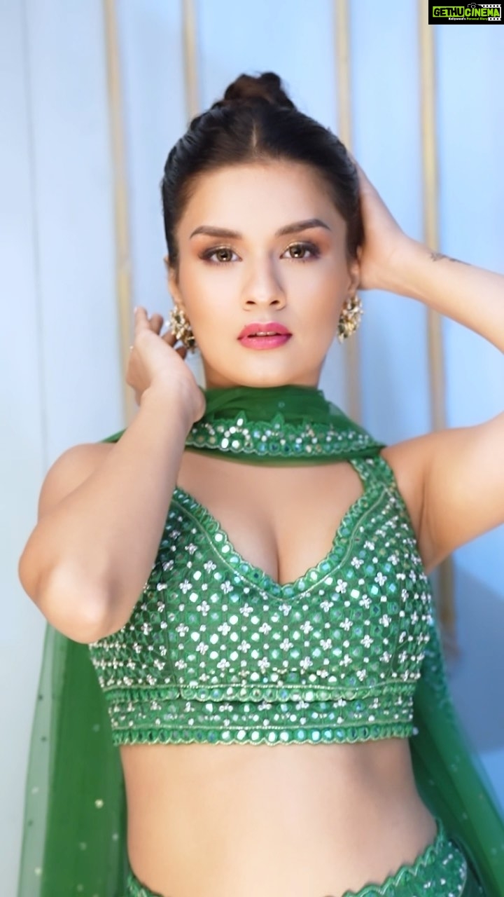 Avneet Kaur Instagram - Hayeee rama 💚🔥 @azafashions #reelsinstagram #reelitfeelit