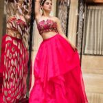 Avneet Kaur Instagram - About last night💕❤️ #whatiwore Styled by @manalijagtap Outfit @manalijagtapofficial 📸- @heenalaad Pune, Maharashtra