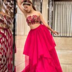 Avneet Kaur Instagram - About last night💕❤️ #whatiwore Styled by @manalijagtap Outfit @manalijagtapofficial 📸- @heenalaad Pune, Maharashtra