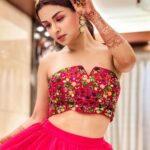 Avneet Kaur Instagram - About last night💕❤️ #whatiwore Styled by @manalijagtap Outfit @manalijagtapofficial 📸- @heenalaad Pune, Maharashtra