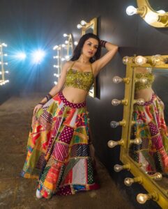 Avneet Kaur Instagram - Kesariyo Rang Tane Lagyo Leya Garba ♥️✨ Day 5 still trending!😍 #KesariyoRang 📸- @akshay_navlakhe