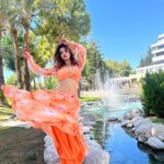 Avneet Kaur Instagram - Summer high 🧡🌴✨ Outfit: @threadnbutton Stylist : @digitallydiksha Rixos Downtwn Antalya