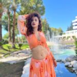 Avneet Kaur Instagram – Summer high 🧡🌴✨

Outfit: @threadnbutton
Stylist : @digitallydiksha Rixos Downtwn Antalya