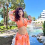 Avneet Kaur Instagram - Summer high 🧡🌴✨ Outfit: @threadnbutton Stylist : @digitallydiksha Rixos Downtwn Antalya