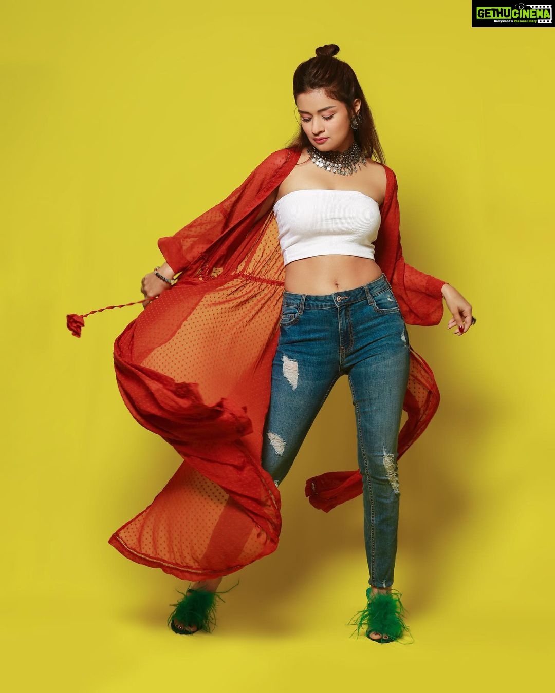 Avneet Kaur Instagram - Kesariyo rang promotions day 1 ๐งก๐โจ ๐ธ- @photoeekaysid