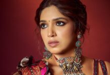 Bhumi Pednekar Instagram - Last night was 💥 #Diwali Wearing @abujanisandeepkhosla Styled by @rheakapoor Makeup @sonicsmakeup Hair @hairstories_byseema Styling Team @sanyakapoor Earrings & rings @abhilasha_pret_jewelry Necklace & hair chain @motifsbysurabhididwania Bag @amrapalijewels Kadas @abhilasha_pret_jewelry & @motifsbysurabhididwania Photographer @lisadsouza